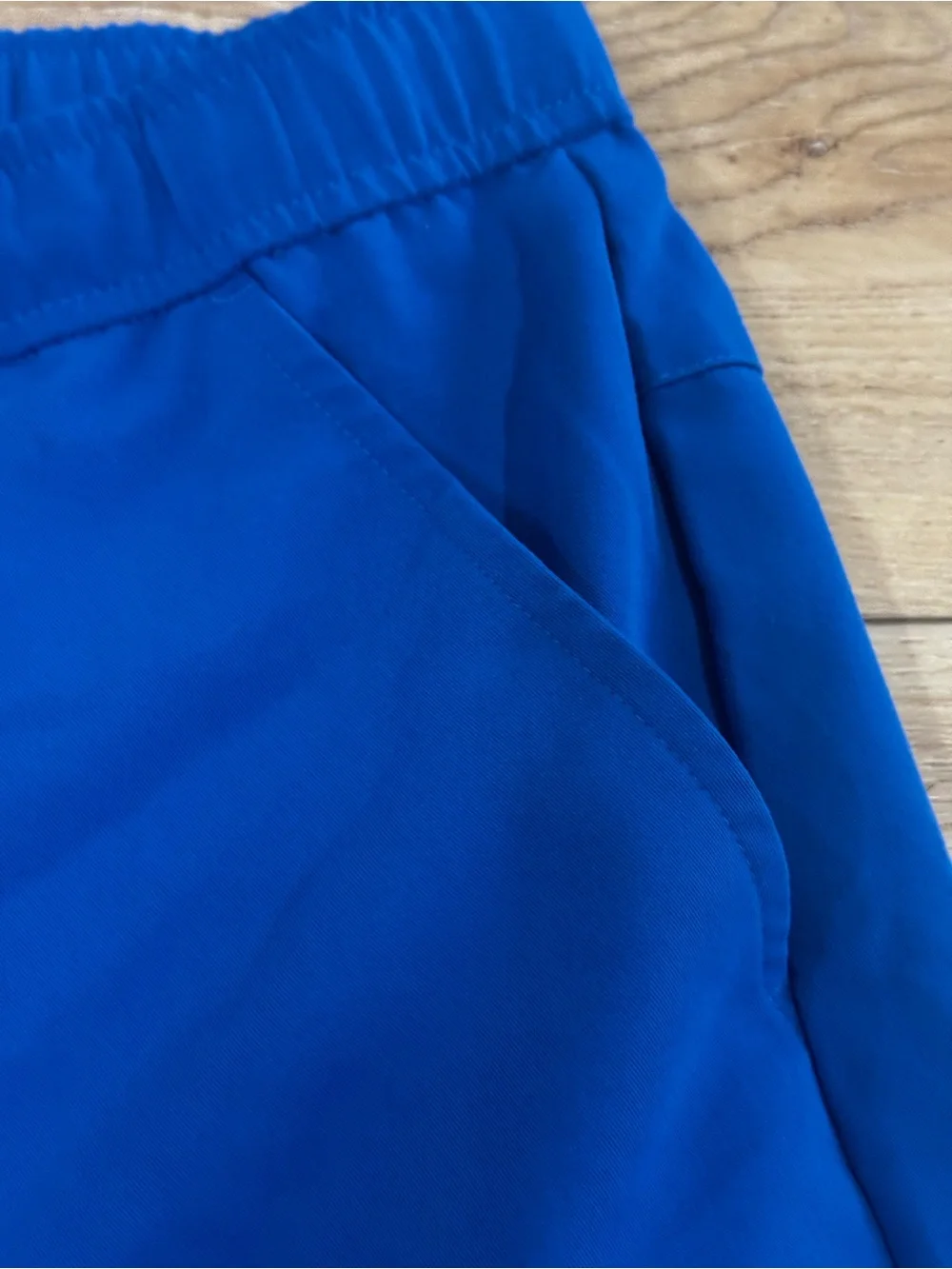 Men's FIGS royal blue jogger scrub pants, elastic waistband multiple pockets, M.